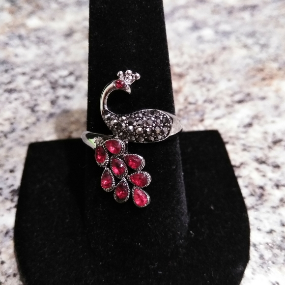Peacock Garnet Marcasite Ring - Picture 4 of 8